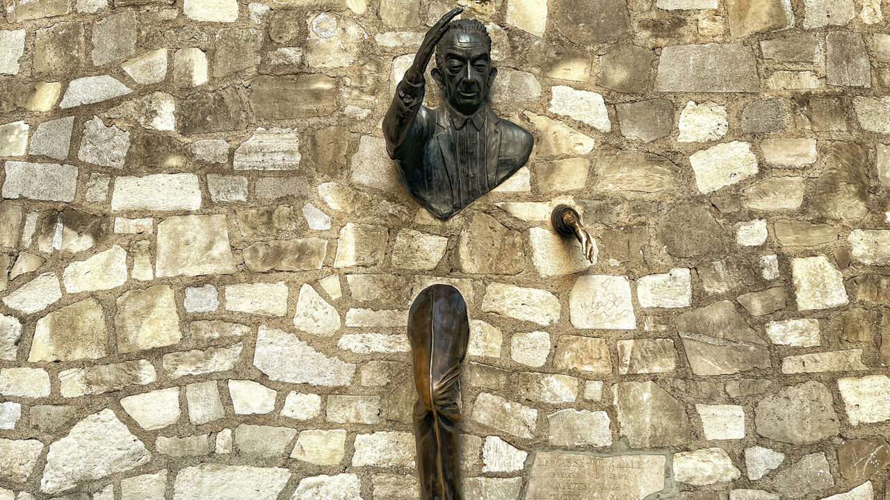 Le Passe-Muraille, parada do tour em Montmartre