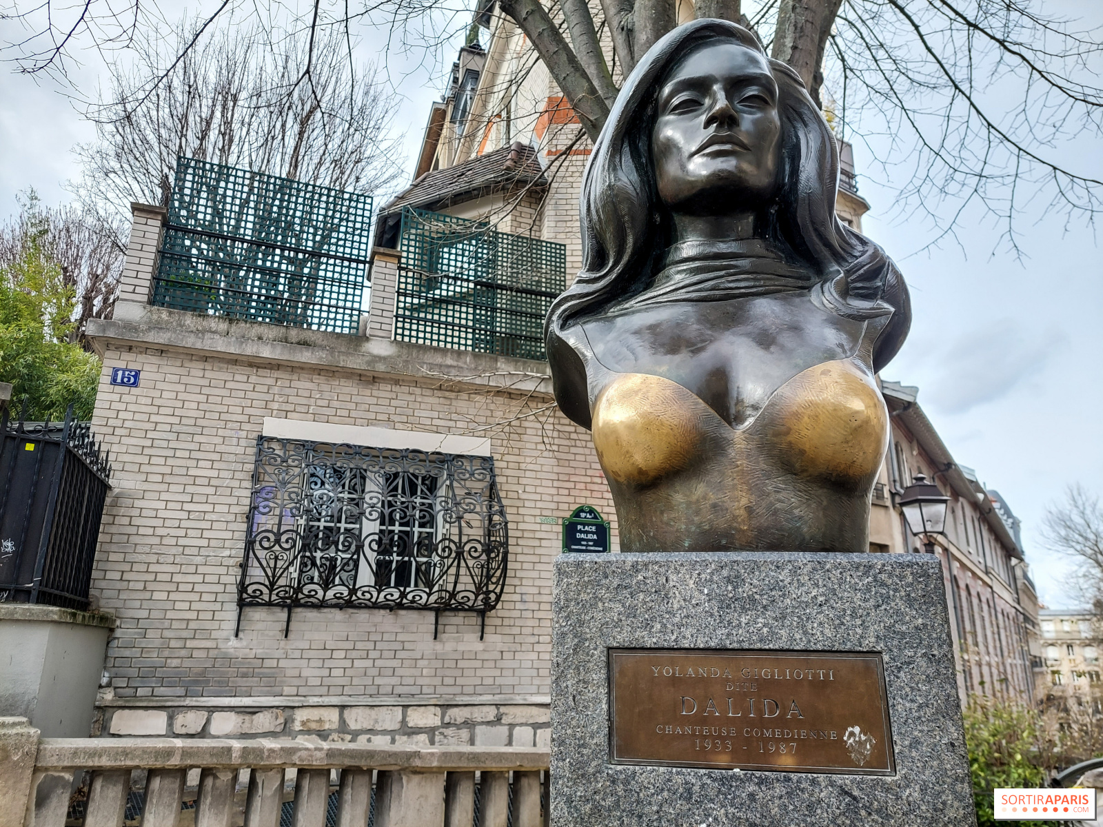 Place Dalida, parada do tour em Montmartre
